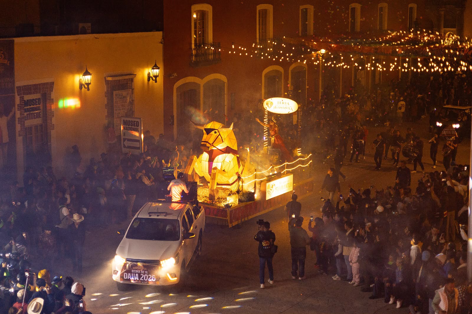 Huamantla se enciende con un desfile lleno de color, música y tradición